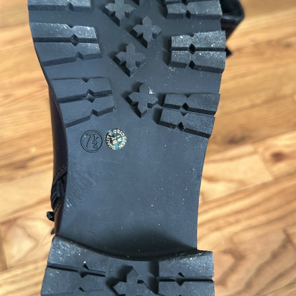 Black buckle boots.  -previously owned   Goth? Pirate costume? - Picture 7 of 8
